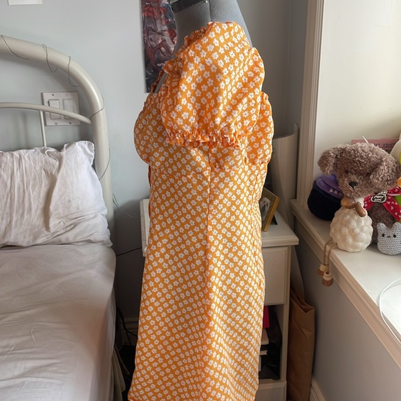 Mini Flower Dress - Picture 2 of 3